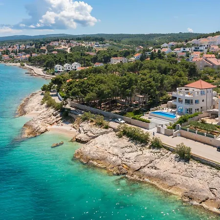 Villa La - Beachfront - Infinity Heated Pool - New Sutivan