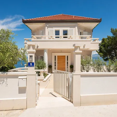 Villa La - Beachfront - Infinity Heated Pool - New Sutivan