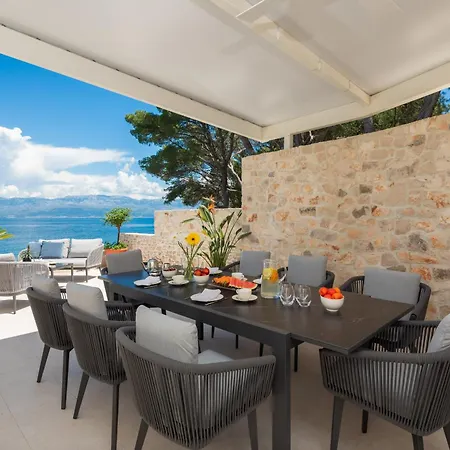 La - Beachfront - Infinity Heated Pool - New Villa Sutivan