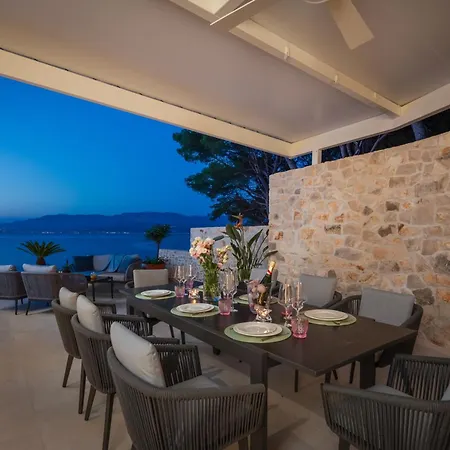 Villa La - Beachfront - Infinity Heated Pool - New