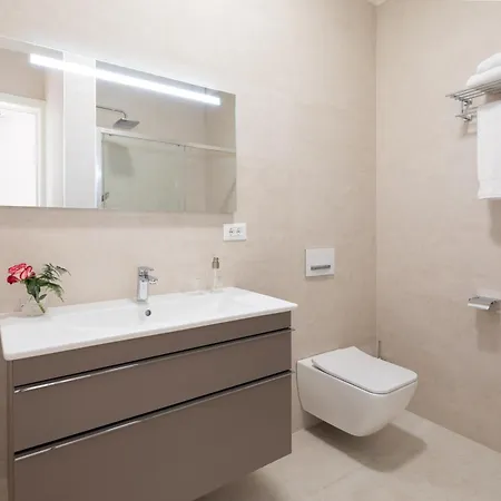 Villa La - Beachfront - Infinity Heated Pool - New Sutivan