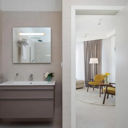 Villa La - Beachfront - Infinity Heated Pool - New