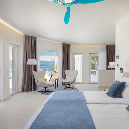 La - Beachfront - Infinity Heated Pool - New Villa Sutivan