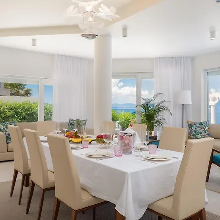 Villa La - Beachfront - Infinity Heated Pool - New *