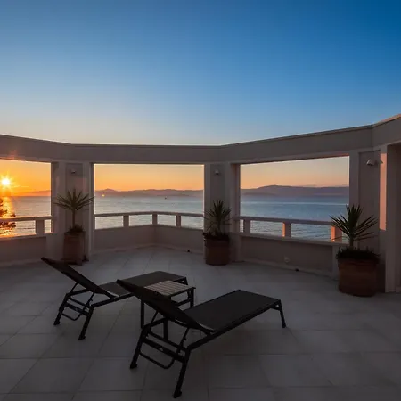 Βίλα La - Beachfront - Infinity Heated Pool - New *