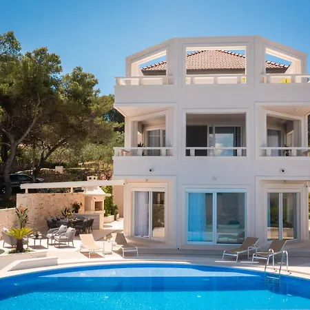 La - Beachfront - Infinity Heated Pool - New *