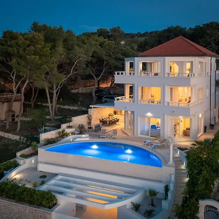 La - Beachfront - Infinity Heated Pool - New *