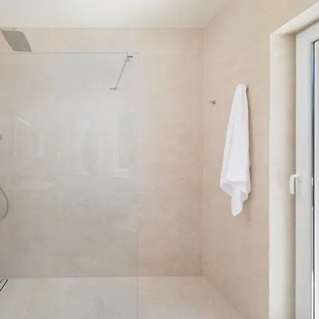 La - Beachfront - Infinity Heated Pool - New