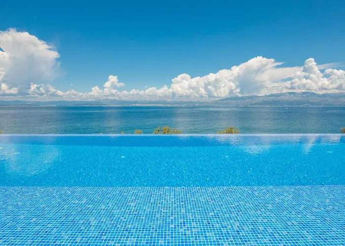 La - Beachfront - Infinity Heated Pool - New *