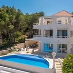 빌라 La - Beachfront - Infinity Heated Pool - New 수티반