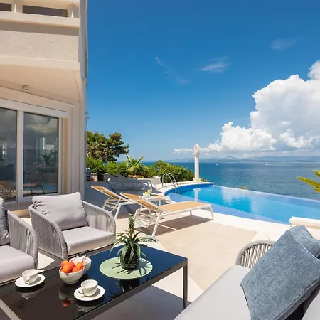 La - Beachfront - Infinity Heated Pool - New Villa Sutivan