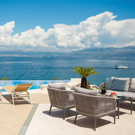 Villa La - Beachfront - Infinity Heated Pool - New *