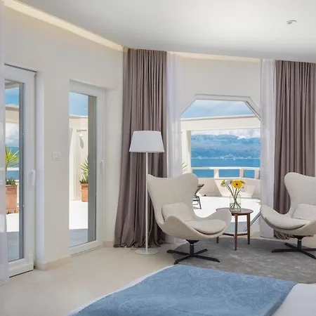 La - Beachfront - Infinity Heated Pool - New Villa Sutivan