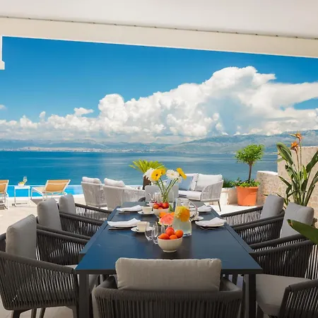 Villa La - Beachfront - Infinity Heated Pool - New
